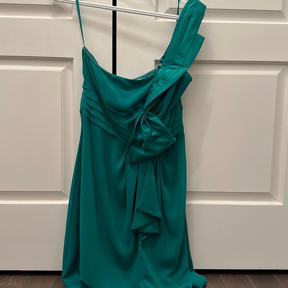 Gorgeous green 1 strap bow dress - Picture 3 of 7